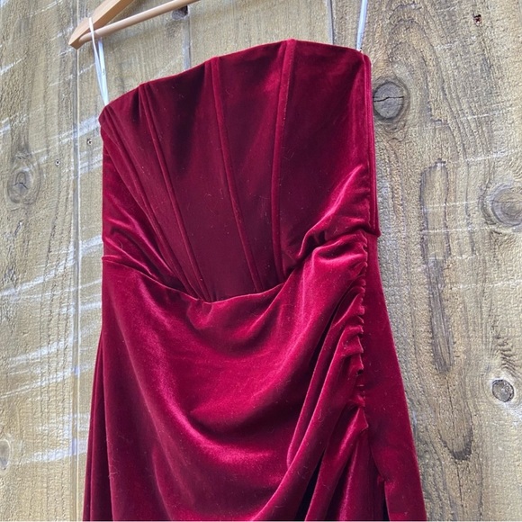 Red Wine Velvet Strapless Corset Tulip Dress 🌿 - Picture 6 of 8